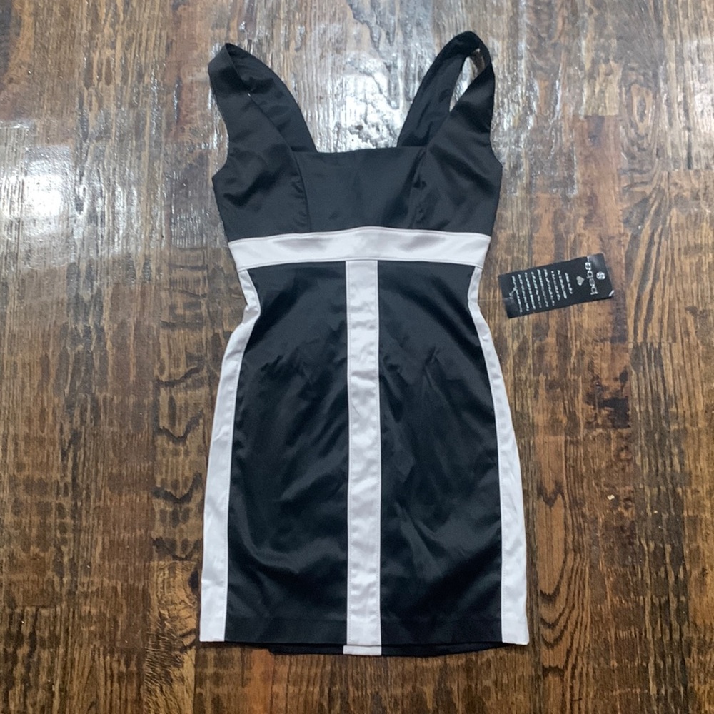 NWT black and cream fitted dress. Perfect for homecoming or NYE!
